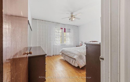 1322 Kelly Road, Mississauga, ON - Indoor Photo Showing Bedroom