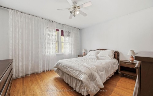 1322 Kelly Road, Mississauga, ON - Indoor Photo Showing Bedroom