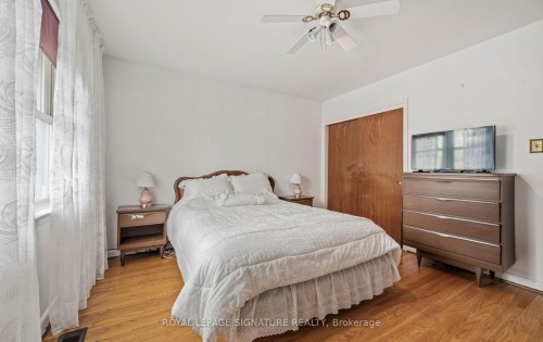 1322 Kelly Road, Mississauga, ON - Indoor Photo Showing Bedroom