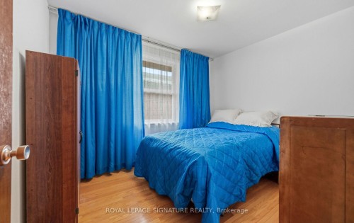 1322 Kelly Road, Mississauga, ON - Indoor Photo Showing Bedroom