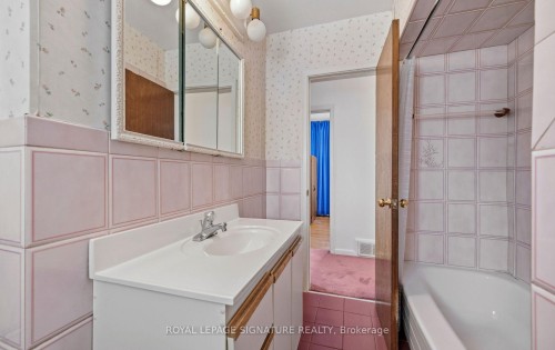 1322 Kelly Road, Mississauga, ON - Indoor Photo Showing Bathroom