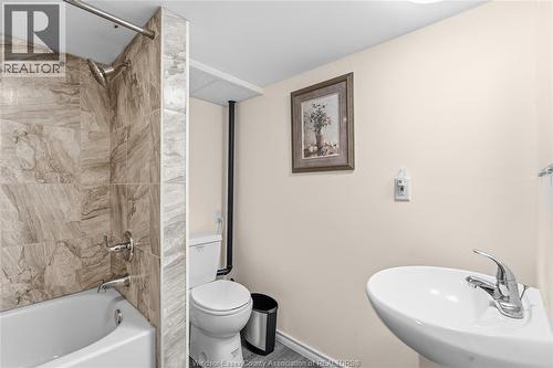3406 Turner, Windsor, ON - Indoor Photo Showing Bathroom