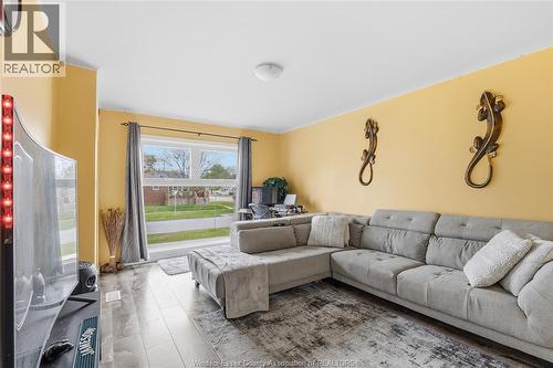3406 Turner, Windsor, ON - Indoor Photo Showing Living Room