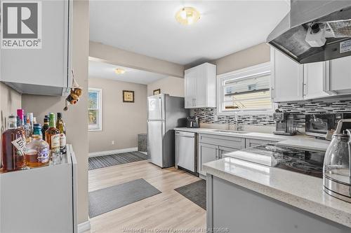3406 Turner, Windsor, ON - Indoor Photo Showing Kitchen
