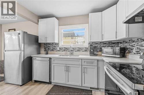 3406 Turner, Windsor, ON - Indoor Photo Showing Kitchen