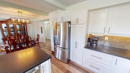 409 22Nd Avenue, Cranbrook, BC - Indoor Photo Showing Kitchen