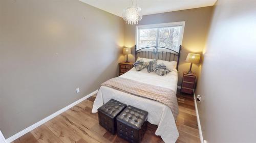 409 22Nd Avenue, Cranbrook, BC - Indoor Photo Showing Bedroom