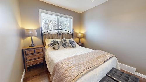 409 22Nd Avenue, Cranbrook, BC - Indoor Photo Showing Bedroom