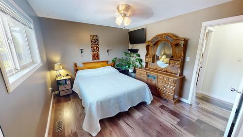 409 22Nd Avenue, Cranbrook, BC - Indoor Photo Showing Bedroom