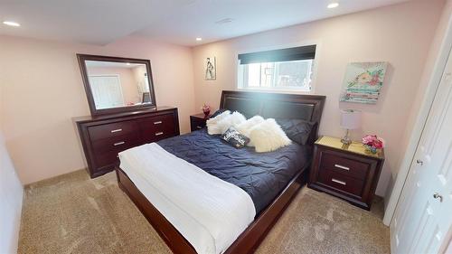 409 22Nd Avenue, Cranbrook, BC - Indoor Photo Showing Bedroom