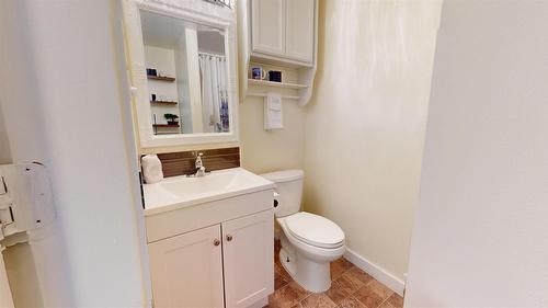 409 22Nd Avenue, Cranbrook, BC - Indoor Photo Showing Bathroom