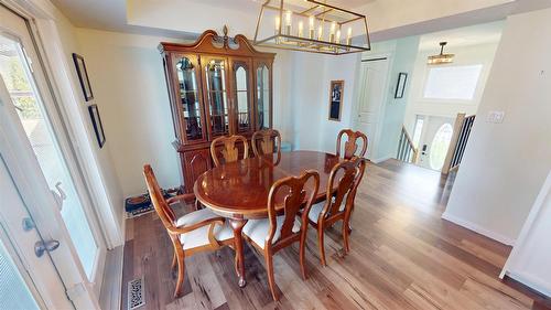 409 22Nd Avenue, Cranbrook, BC - Indoor Photo Showing Dining Room