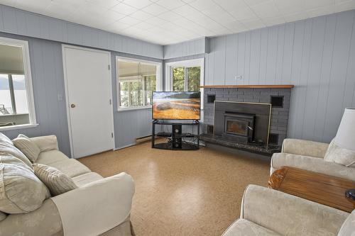 13515 3A Highway, Boswell, BC - Indoor Photo Showing Living Room With Fireplace