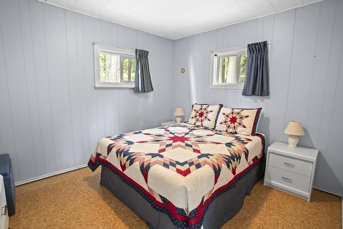 13515 3A Highway, Boswell, BC - Indoor Photo Showing Bedroom