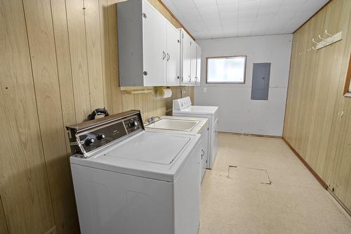 13515 3A Highway, Boswell, BC - Indoor Photo Showing Laundry Room