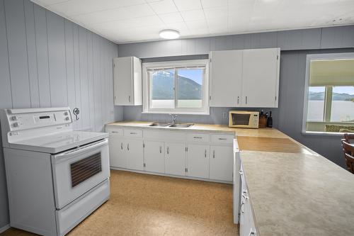 13515 3A Highway, Boswell, BC - Indoor Photo Showing Kitchen With Double Sink