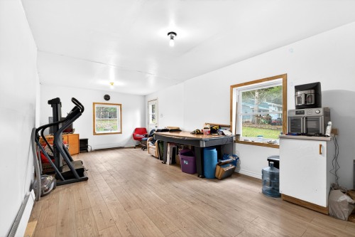 Salle familiale - 2102 Ch. De Way'S Mills, Barnston-Ouest, QC - Indoor Photo Showing Gym Room