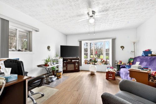 Salon - 2102 Ch. De Way'S Mills, Barnston-Ouest, QC - Indoor Photo Showing Living Room