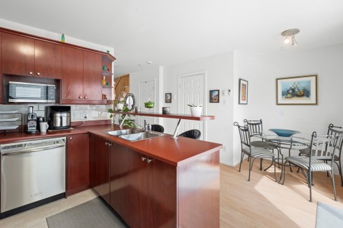 Cuisine - 1020 Mtée Masson, Laval (Saint-Vincent-De-Paul), QC - Indoor Photo Showing Kitchen With Double Sink