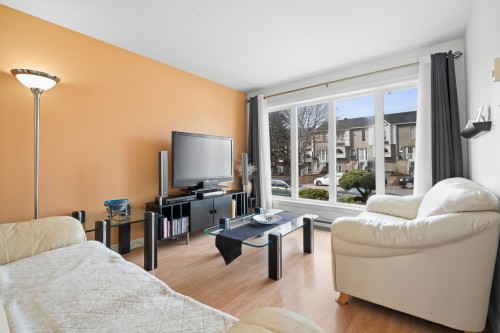 Salon - 1020 Mtée Masson, Laval (Saint-Vincent-De-Paul), QC - Indoor Photo Showing Living Room