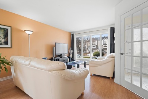 Salon - 1020 Mtée Masson, Laval (Saint-Vincent-De-Paul), QC - Indoor Photo Showing Living Room
