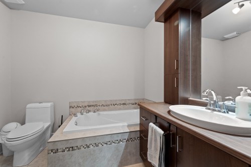 Salle de bains - 18835 Rue Hubert-Aquin, Mirabel, QC - Indoor Photo Showing Bathroom