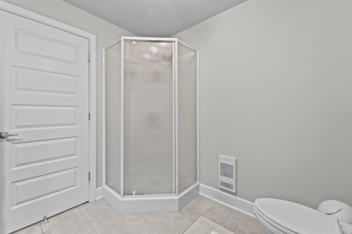 Salle de bains - 18835 Rue Hubert-Aquin, Mirabel, QC - Indoor Photo Showing Bathroom
