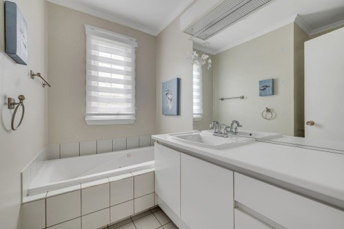 Salle de bains - 8255 3E Avenue E., Québec (Charlesbourg), QC - Indoor Photo Showing Bathroom