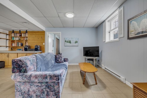 Salle familiale - 8255 3E Avenue E., Québec (Charlesbourg), QC - Indoor Photo Showing Living Room