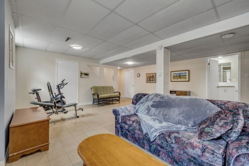 Salle familiale - 8255 3E Avenue E., Québec (Charlesbourg), QC - Indoor