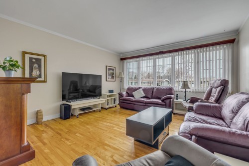 Salon - 8255 3E Avenue E., Québec (Charlesbourg), QC - Indoor Photo Showing Living Room