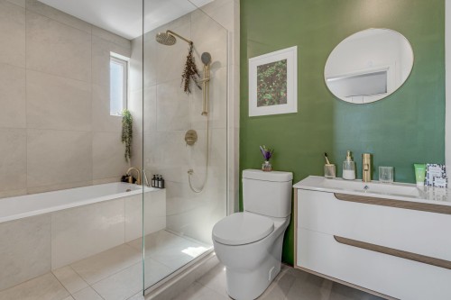 Salle de bains attenante à la CCP - 30 Rue St-Raphaël, Québec (Beauport), QC - Indoor Photo Showing Bathroom