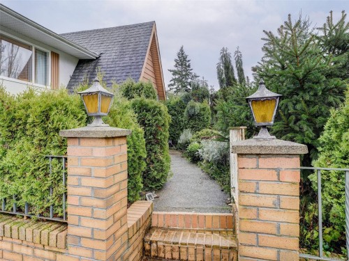 4231 Interurban Rd, Saanich, BC 