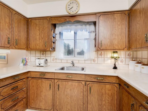 4231 Interurban Rd, Saanich, BC 