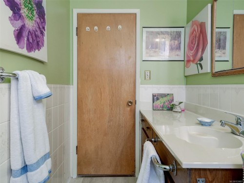 4231 Interurban Rd, Saanich, BC 