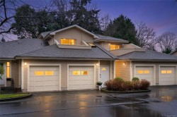 8-909 Admirals Rd Esquimalt, BC V9A 2P1