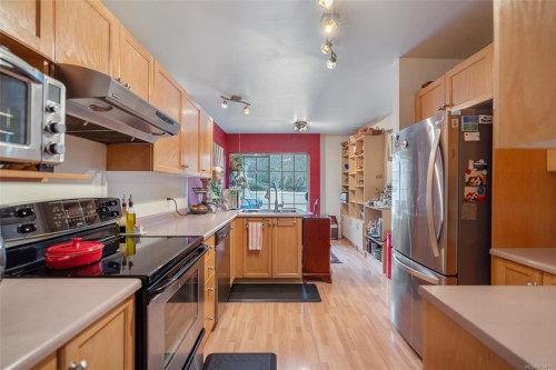 #8-909 Admirals Rd, Esquimalt, BC 