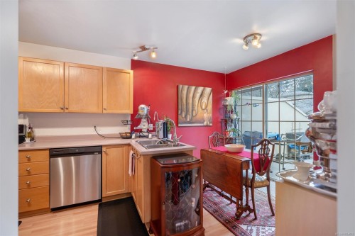 #8-909 Admirals Rd, Esquimalt, BC 