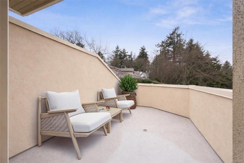 #8-909 Admirals Rd, Esquimalt, BC 