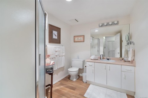 #8-909 Admirals Rd, Esquimalt, BC 
