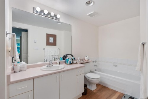 #8-909 Admirals Rd, Esquimalt, BC 