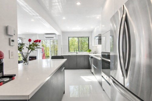 Cuisine - 6794 Ch. Louis-Pasteur, Côte-Saint-Luc, QC - Indoor Photo Showing Kitchen With Upgraded Kitchen
