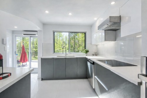 Cuisine - 6794 Ch. Louis-Pasteur, Côte-Saint-Luc, QC - Indoor Photo Showing Kitchen With Upgraded Kitchen