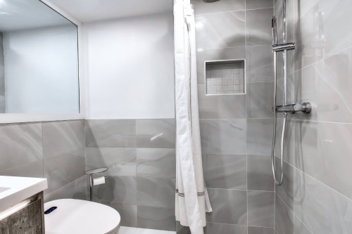 Salle de bains - 6794 Ch. Louis-Pasteur, Côte-Saint-Luc, QC - Indoor Photo Showing Bathroom