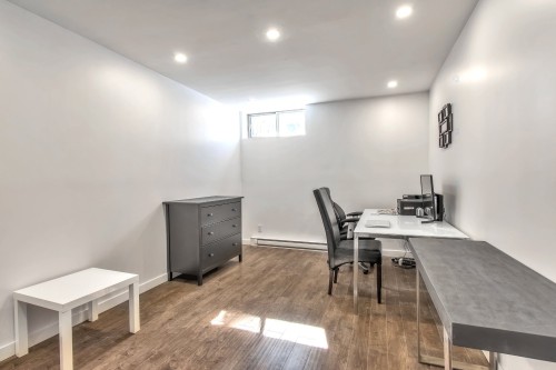 Salle familiale - 6794 Ch. Louis-Pasteur, Côte-Saint-Luc, QC - Indoor