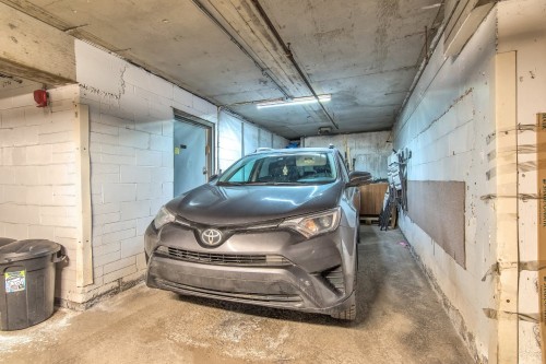 Garage - 6794 Ch. Louis-Pasteur, Côte-Saint-Luc, QC - Indoor Photo Showing Garage