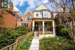 136 HOGARTH AVENUE  Toronto, ON M4K 1K4
