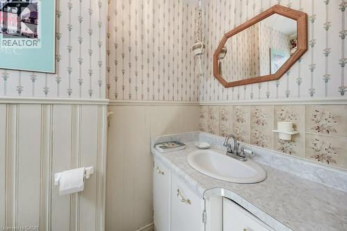 4356 Dublin Crescent, Burlington, ON - Indoor Photo Showing Bathroom