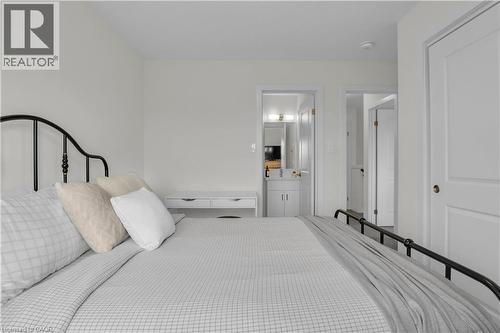405 Myers Road Unit# 56, Cambridge, ON - Indoor Photo Showing Bedroom