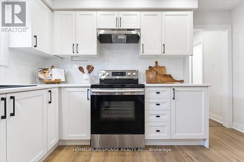 291 Thrace Avenue, Mississauga, ON - Indoor Photo Showing Kitchen With Upgraded Kitchen